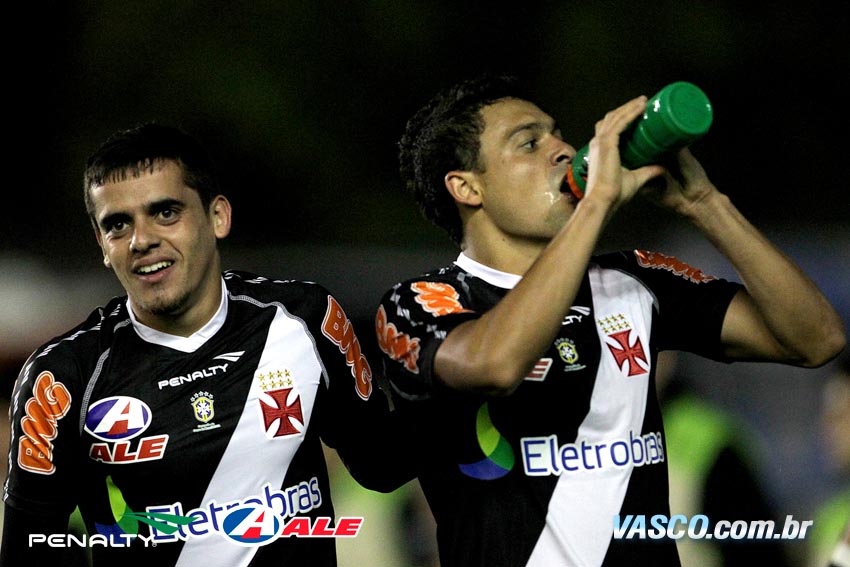 Fagner e Eder Luís - O lateral-direito e o atacante tinham entrosamento forte entre 2010 e 2013. Participaram de grandes campanhas do Vasco, incluindo a do título da Copa do Brasil de 2011.