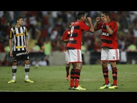 2013 - No ano seguinte, o Flamengo fechou uma parceria com a Caixa Federal, que passou a expor a marca no peito e no ombro da camisa. A Pegeout exibia a marca nas costas e a TIM na parte interna dos números.
