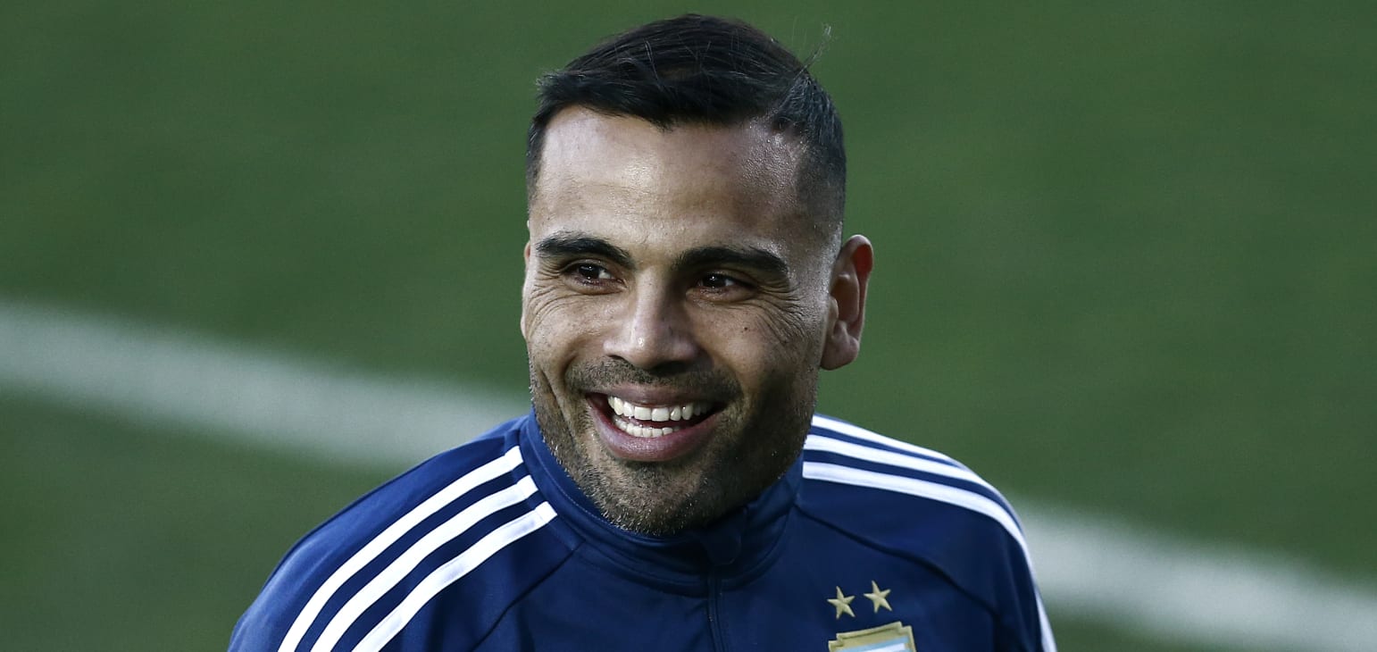 Gabriel Mercado, zagueiro argentino, disputou a Copa de 2018 e está sem clube, após o vìnculo com o Al-Rayyan, De acordo o Transfermarkt, ele vale 1,7 milhões de euros (cerca de R$ 10 milhões). 