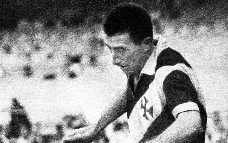 2º - Pinga - 70 gols - O primeiro grande artilheiro do Vasco no Maracanã, no entanto, foi Pinga. Antes do surgimento de Roberto Dinamite, na década de 70, o goleador cruz-maltino dos anos 50 era quem liderava o ranking.