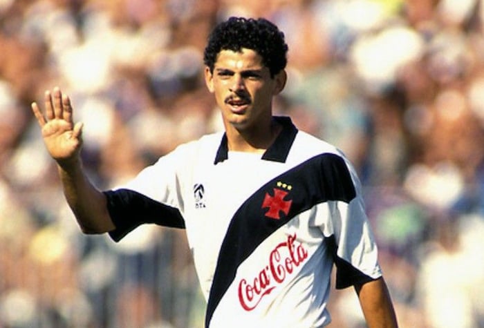 8º - Valdir - 35 gols - Um dos maiores artilheiros da história do Vasco, Valdir brilhou nos clássicos cariocas, tanto nos anos 90, em sua primeira passagem pelo clube, quanto no início dos anos 2000, em seu retorno à equipe.