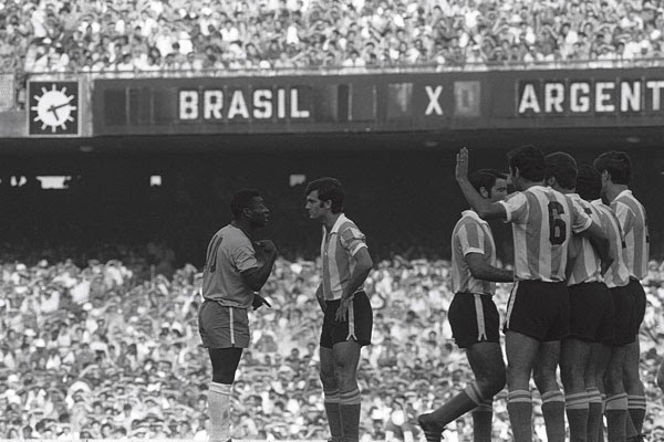 A primeira partida foi um Brasil x Argentina em 8 de março de 1970. Neste jogo, Pelé marcou seu último gol contra os hermanos. A Seleção venceu por 2 a 1.