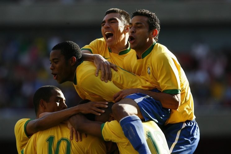 2006 - 8 jogos: 4 vitórias e 4 empates - 16 pontos (primeiro lugar e vaga)