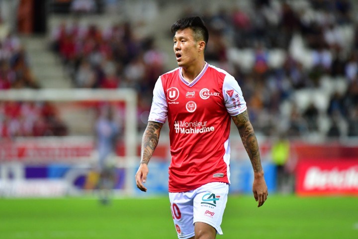 O sul-coreano Suk Hyunju, que defende o Reims, teve Covid-19.