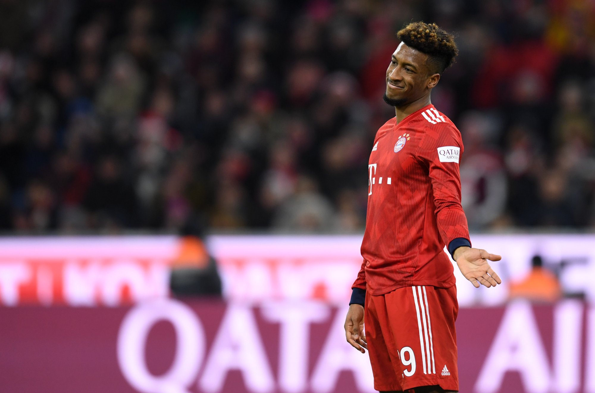 MORNO - A "Sky" informa que o Real Madrid se interessou por Kingsley Coman, do Bayern de Munique. O atacante teme a chegada de Leroy Sané ao clube alemão e pode deixar a Alemanha. Barcelona e Manchester City também estão de olho.