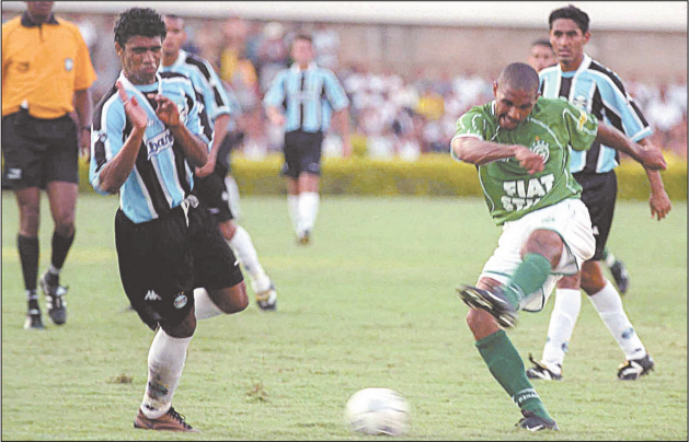 GOIÁS - Harlei; Fabão (Marquinhos), João Paulo e André Cruz; Neném, Josué, Túlio (Marabá), Danilo (Bismarck) e Zé Carlos; Araújo (Jefferson Feijão) e Evair. Técnico: Nelsinho Baptista. 