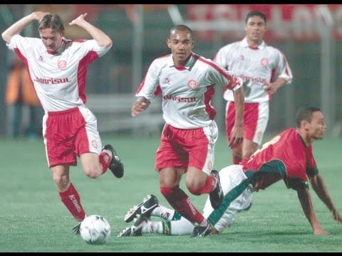 INTERNACIONAL - Clemer; Luisinho Netto, Luiz Alberto, Ronaldo Alves e Cássio; Alexandre, Claiton, Daniel Carvalho (Cleitão) e Carlos Miguel (Cleiton Xavier); Fabiano (Mahicon Liberato) e Fernando Baiano. Técnico: Guto Ferreira (Celso Roth). 