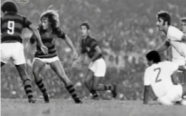 Em 1972, com mais de 140 mil presentes, o Flamengo bateu o Fluminense por 2 a 1, com gols de Doval e Caio, e conquistou mais um Carioca sobre o rival.