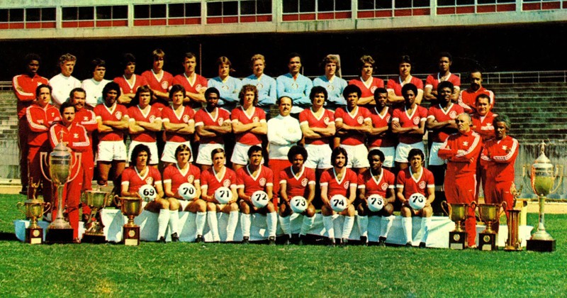 No mesmo ano de 1976, veio o bicampeonato contra o Corinthians com mais de 80 mil pessoas no Beira-Rio.