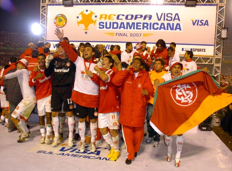 Após essas duas conquistas, o time ergueu o troféu de campeão da Recopa em 2007.