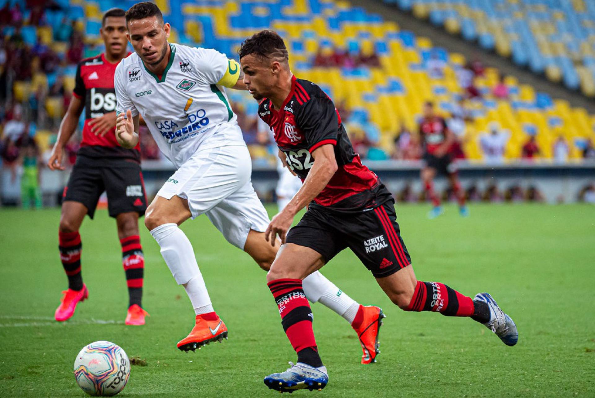 Michael (24 anos) - Flamengo - Valor atual: 4 milhões de euros - +60% - Diferença: 1,5 milhões de euros