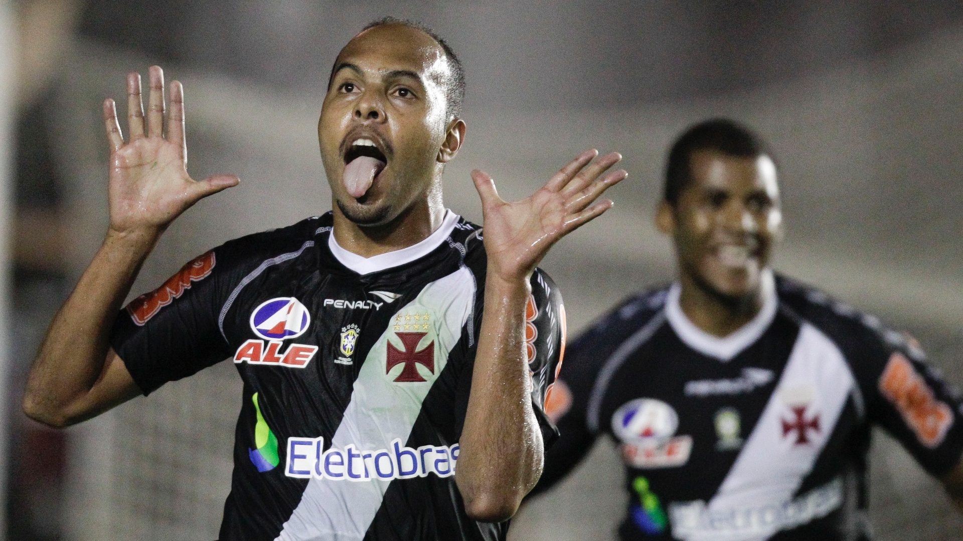Alecsandro - Vasco - Contratado como esperança de gols, Alecsandro chegou com o sonho de marcar 20% dos gols de Roberto Dinamite.  Completou 96 jogos, fez 38 gols e foi campeão da Copa do Brasil no ano em que chegou.