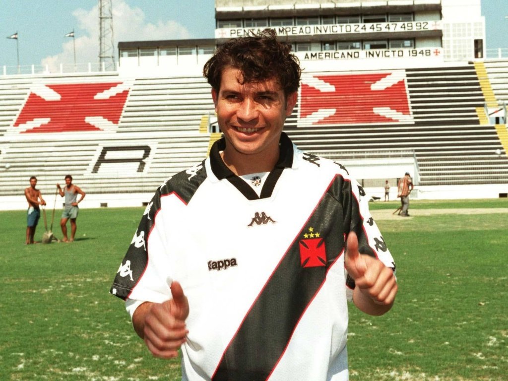 Campeão pelo Vasco em 1998 e pelo São Paulo em 2005, Luizão é o maior artilheiro brasileiro da Libertadores. Ele soma 29 gols em 42 jogos.