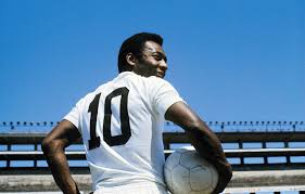 Bicampeão pelo Santos, onde marcou todos os seus gols, o "Rei" Pelé tem 17 gols em 15 jogos.
