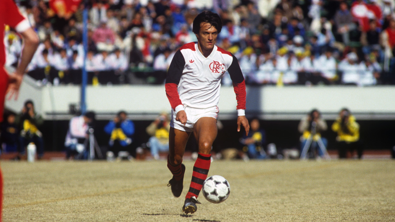Leandro, lateral direito do Flamengo, jogou pelo Rubro-Negro entre 1979 e 1990.