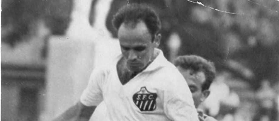 Pepe jogou ao lado de Pelé, mas nunca saiu no Santos, time o qual jogou de 1954 té 1969.
