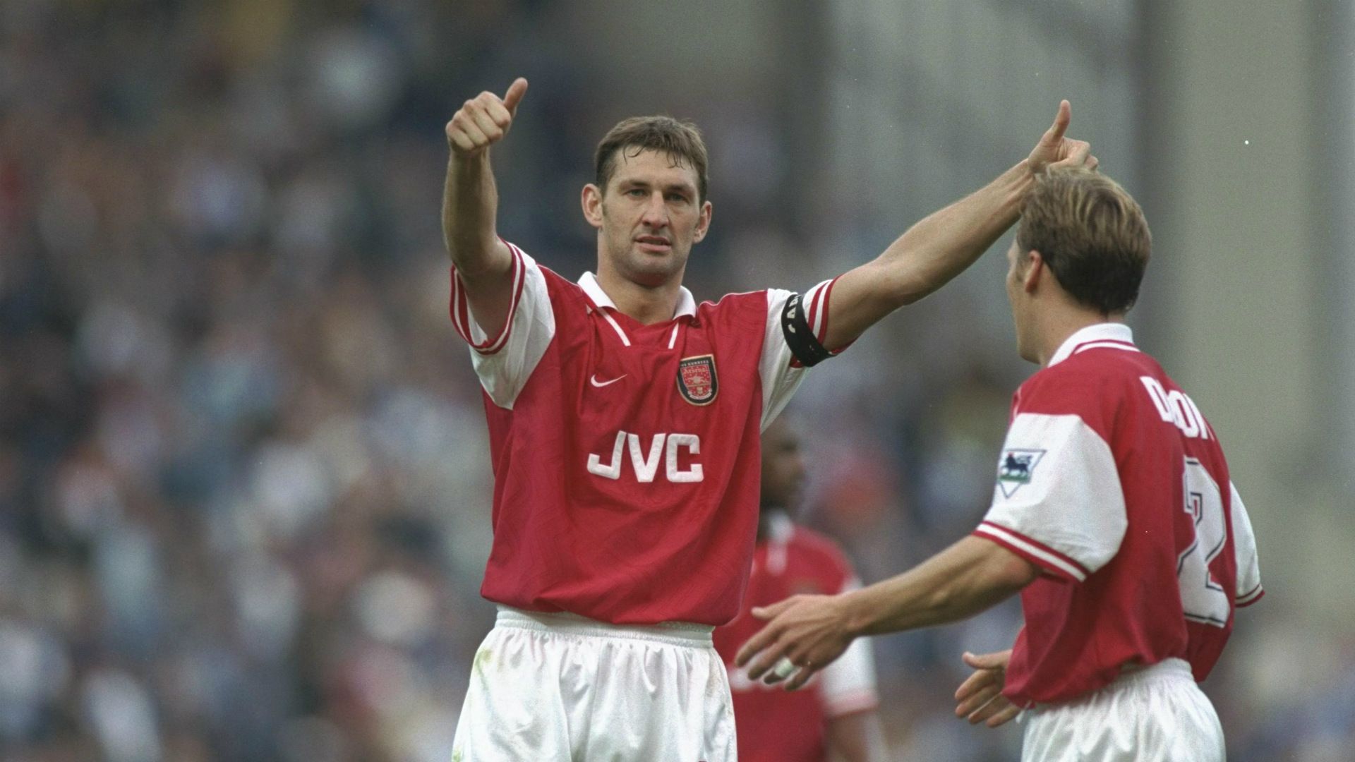 Tony Adams, zagueiro do Arsenal, fez mais de 600 partidas entre 1983 e 2002.