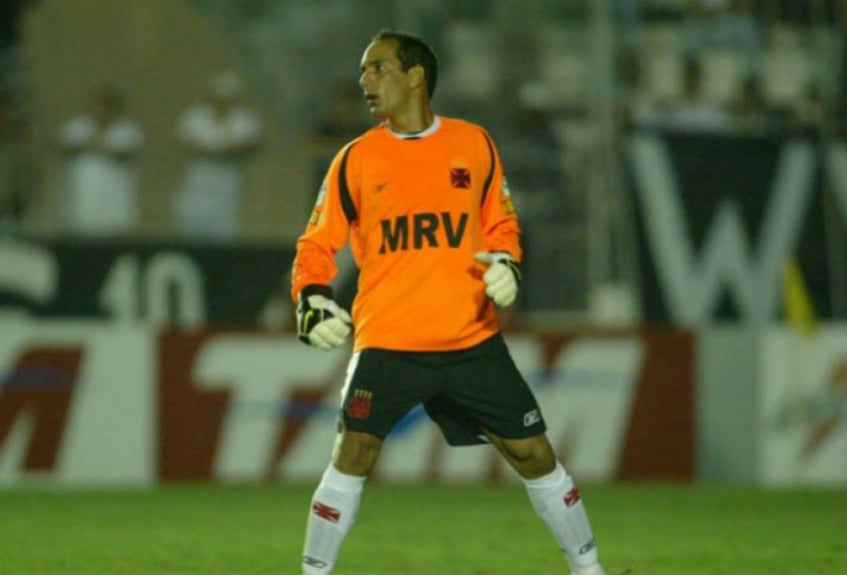 O atacante Edmundo virou goleiro na derrota do Vasco por 3 a 1 para o Cruzeiro no Brasileirão de 2008. Quando o jogador foi para o gol, o Gigante da Colina já perdia por 2 a 0. Ele tomou um gol de pênalti.