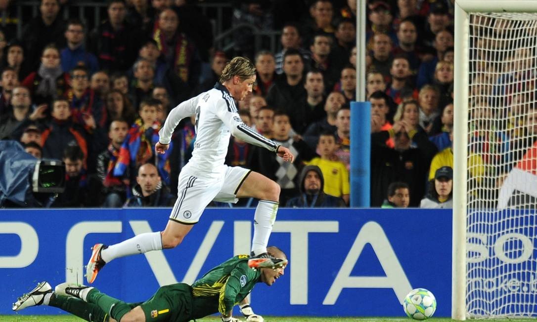 Barcelona 2x2 Chelsea (2011/12) - Após 1x0 para o Chelsea na ida, o Barcelona vencia por 2x1 e precisava de mais um, mas quem brilhou e teve a sua redenção foi Fernando Torres. Com um gol no fim, o espanhol colocou os Blues na segunda decisão de Champions da sua história, que acabaria no título inédito dos ingleses.