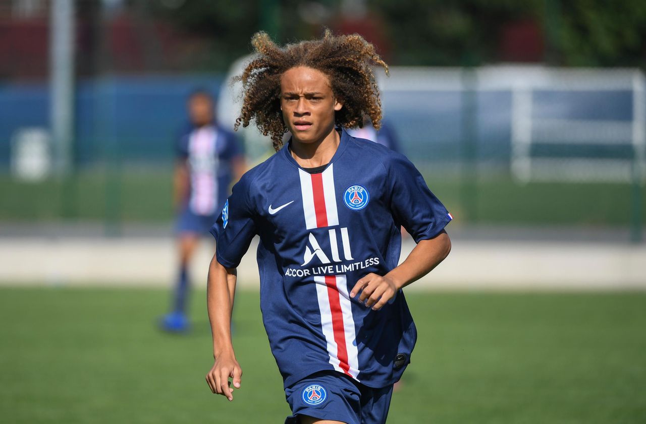 ESQUENTOU - Jovem promessa do PSG, Xavi Simons pode deixar o clube por não conseguir chegar a um acordo com os dirigentes, se tornando um agente livre a partir da próxima temporada. De acordo com Fabrizio Romano, diversos clubes acompanham de perto a situação da joia.