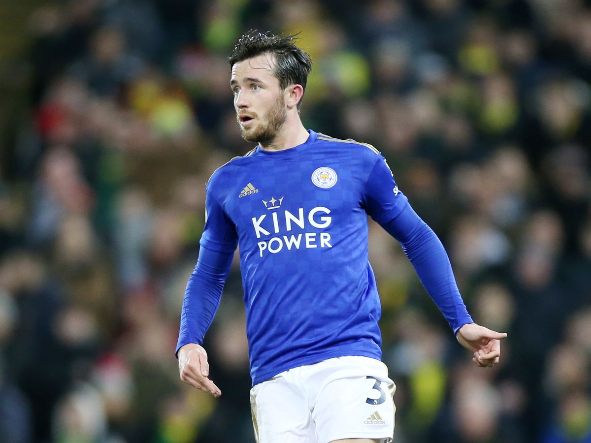 MORNO - O Manchester United está se preparando para entrar na briga pela contratação do lateral esquerdo Ben Chilwell, do Leicester, de acordo com o “The Mirror”. O atleta que também interessa o Chelsea e Manchester City está avaliado pelos Foxes por 80 milhões de libras (R$ 562 milhões) e o clube não parece disposto a reduzir a pedida.