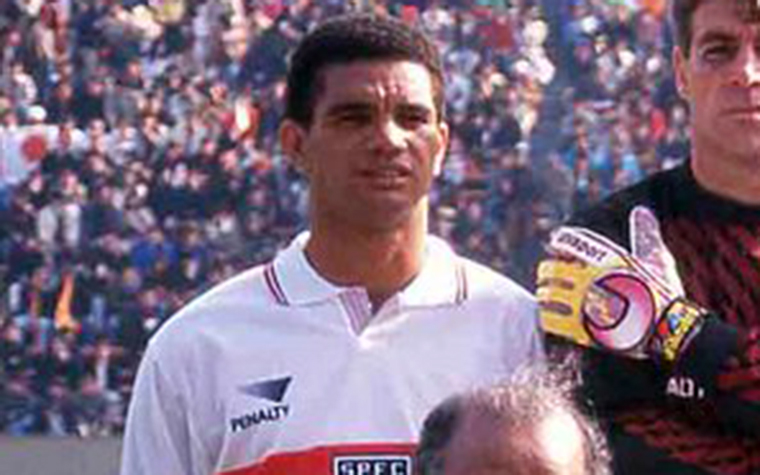 Adilson: depois da carreira de zagueiro, ele foi observador das categorias de base do São Paulo e é empresário.