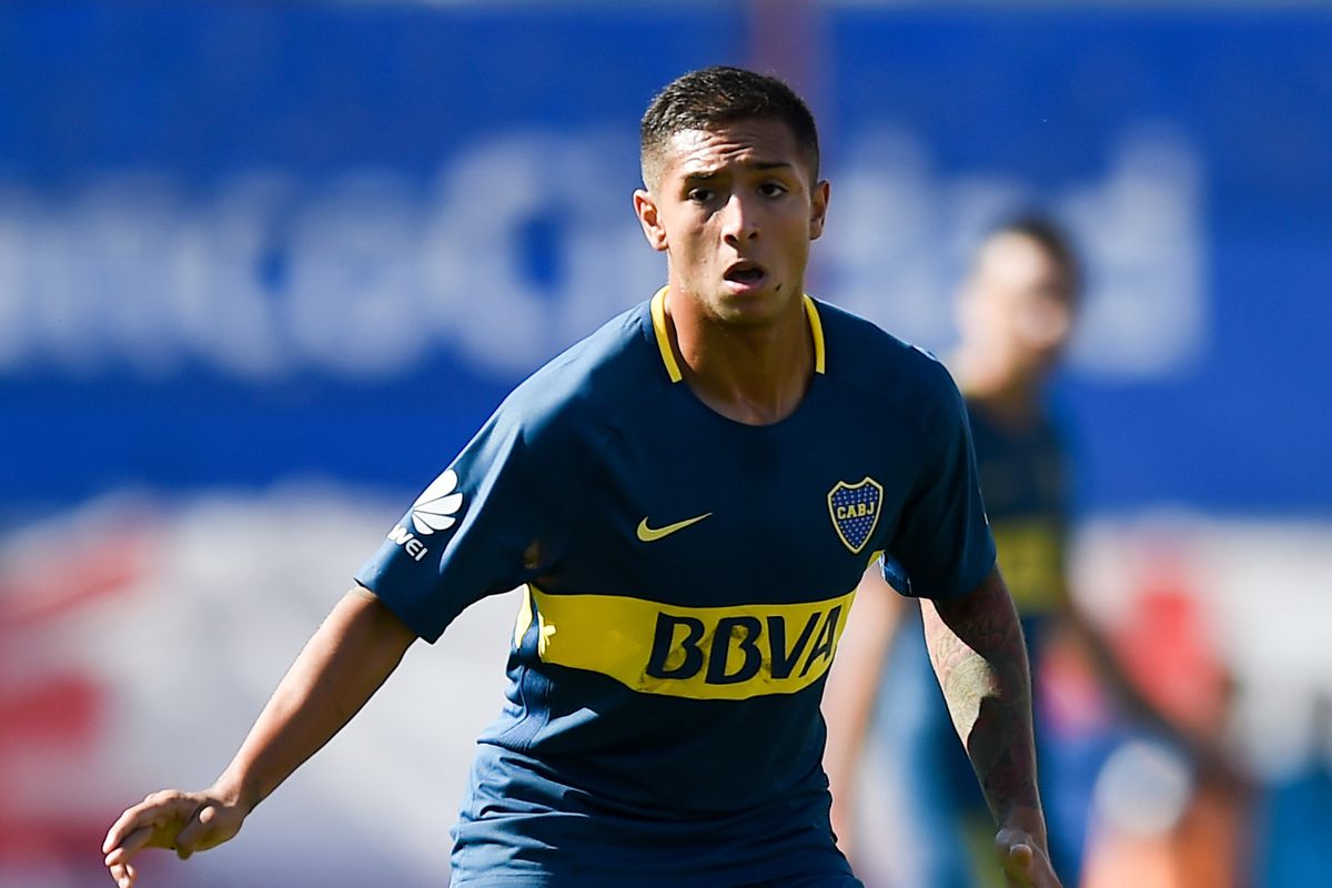 Agustín Almendra, de 20 anos, joga pelo Boca Juniors e tem contrato até junho de 2022. O meio-campista vale atualmente 11 milhões de euros (R$ 72 milhões). É chamado de "novo Riquelme".