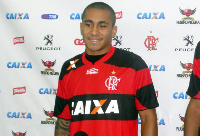 Bruninho: foi apresentado juntamente com Val. Dentro de campo, ele disputou 14 partidas e não marcou nenhum gol. Também ficou conhecido por dizer "Meu time de coração era o Palmeiras, mas agora é Flamengo".