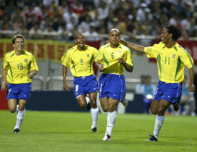 O lateral-esquerdo também foi importante na conquista do título da Copa do Mundo de 2002.
