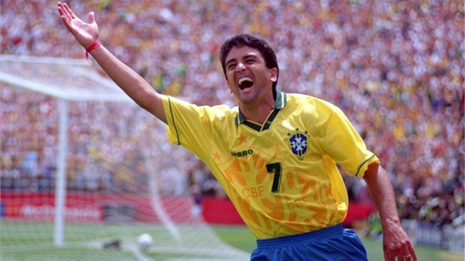 Brasil 1994 (primeiro uniforme) - o que mais chama a atenção negativamente nesse uniforme é a estranha marca d'água com o CBF sobreposto várias vezes bem no meio da camisa. O site ainda destaca a combinação verde e amarela como 'desnecessária'. 