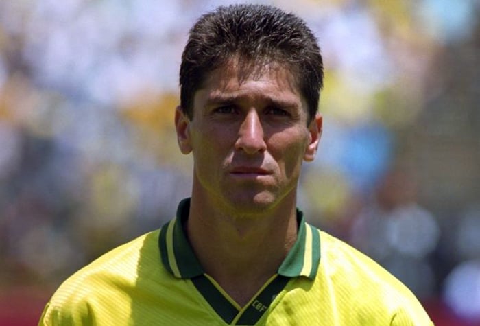 JORGINHO foi campeão da Copa Mercosul e da João Havelange pelo Vasco em 2000. No decorrer de 2001, foi para o Fluminense, da onde saiu depois de poucas partidas.
