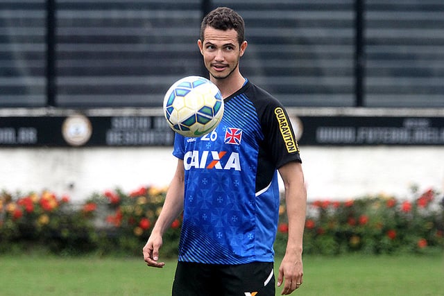 Após surgir no Grêmio, o lateral-esquerdo Bruno Teles chegou ao Vasco em setembro de 2015, saiu em dezembro do mesmo ano e, hoje, defende o Paços de Ferreira, de Portugal.