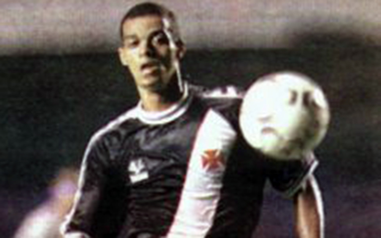 Revelado no Vasco em 2001, o zagueiro João Carlos foi outro que retornou no decorrer de 2015. Teve Jorginho como treinador, mas não recebeu oportunidades. Está aposentado.