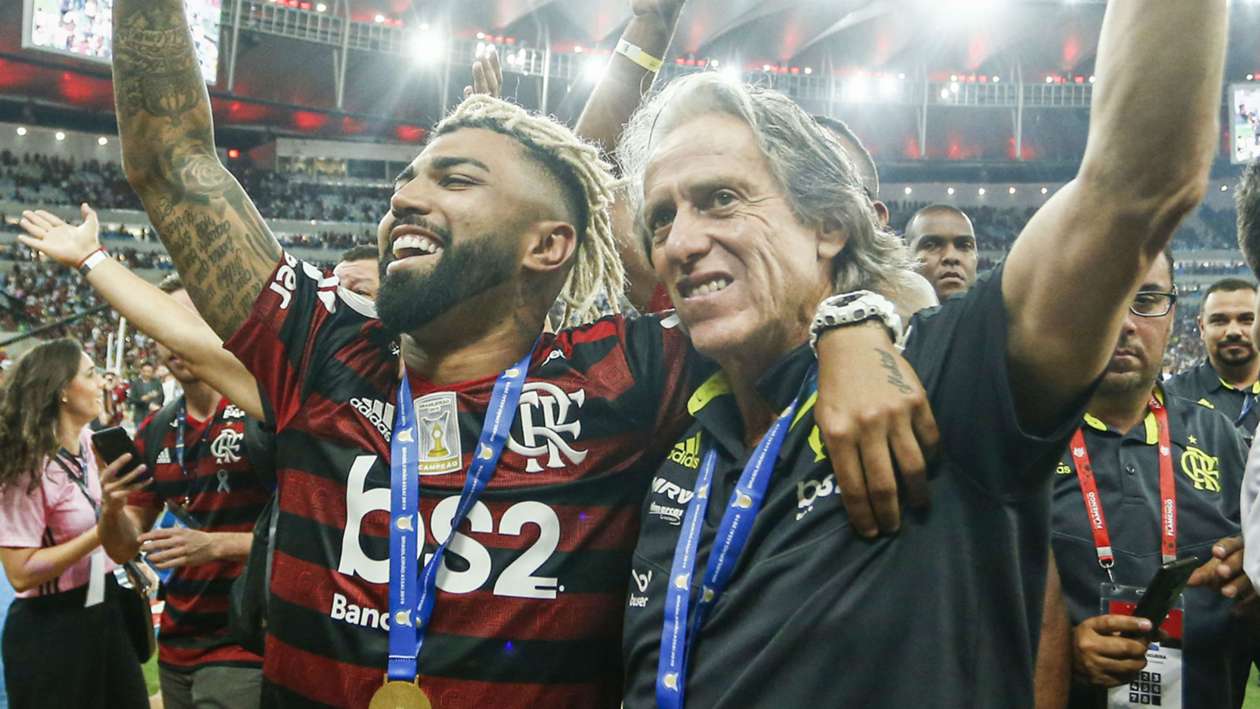 Temporada Mágica - O Flamengo de 2019 igualou a façanha que só o Santos de Pelé, em 1962 e 1963, havia conseguido: vencer Brasileiro e Libertadores no mesmo ano.  Foram quatro títulos conquistados, sendo um amistoso – Flórida Cup nos Estados Unidos – e uma tríplice coroa: Campeonato Carioca, Brasileiro e Libertadores. 