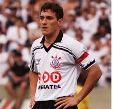 CARLOS GAMARRA- O paraguaio atuou até os 37 anos e jogou por Internacional, Corinthians e Palmeiras. Foi um dos melhores estrangeiros a jogar no futebol brasileiro