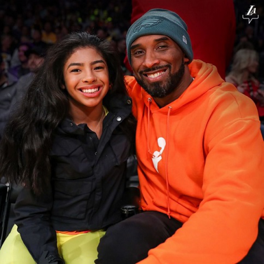 A jovem Gianna Bryant, filha de Kobe que morreu com o pai em um acidente aéreo em janeiro, recebeu uma bela homenagem durante o draft da WNBA. Gigi, que tinha 13 anos e era jogadora de basquete mirim, foi selecionada de forma honorária e homenageada pela liga.