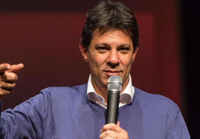 FERNANDO HADDAD - Ex-prefeito de São Paulo e candidato à presidência nas últimas eleições, o político é torcedor do tricolor São Paulo. 