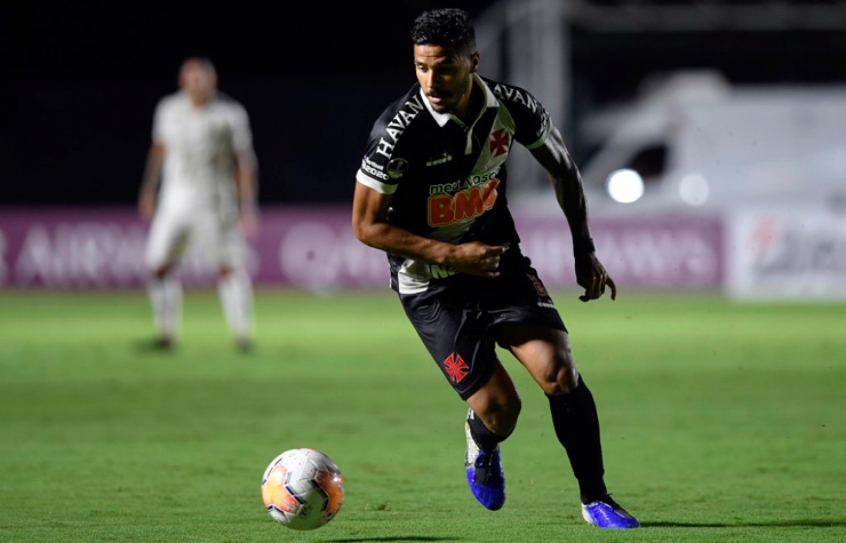 Henrique, lateral-esquerdo. Mais um jogador promovido em 2013. No caso, em meio à escassez na posição. Já passou dos 150 jogos, já usou a braçadeira de capitão, mas divide opiniões entre torcedores.