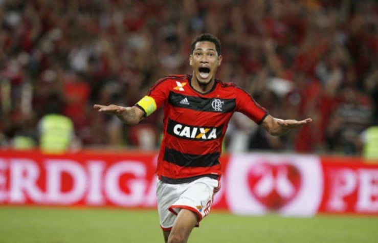2013: Flamengo (campeão) x Athletico-PR - Placar agregado: 3 x 1