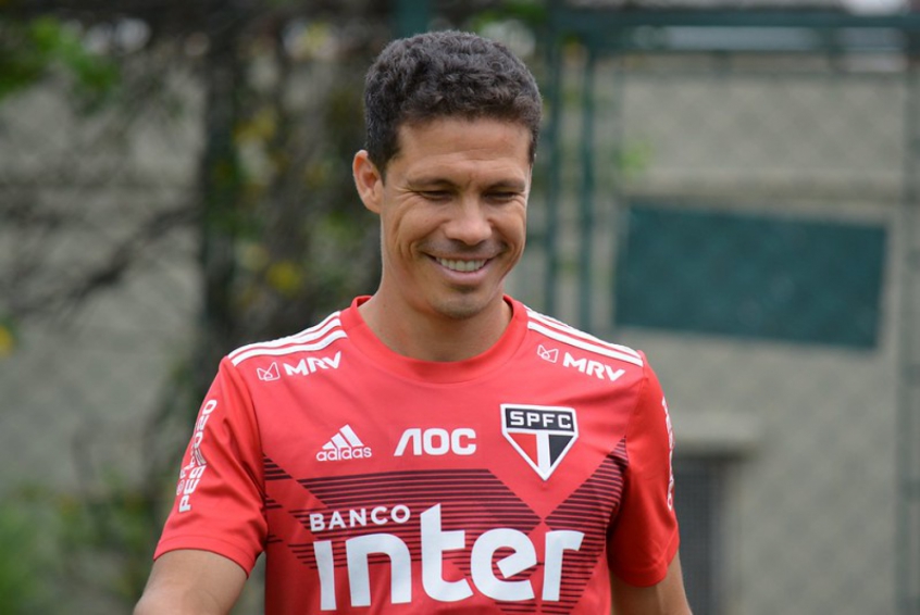 Aos 35 anos, Hernanes é o representante mais velho da base são-paulina no elenco atual. Ele foi profissionalizado em 2005, justamente o ano de inauguração do CFA de Cotia. Dono de dois títulos brasileiros, tem 292 jogos e 53 gols com a camisa tricolor.