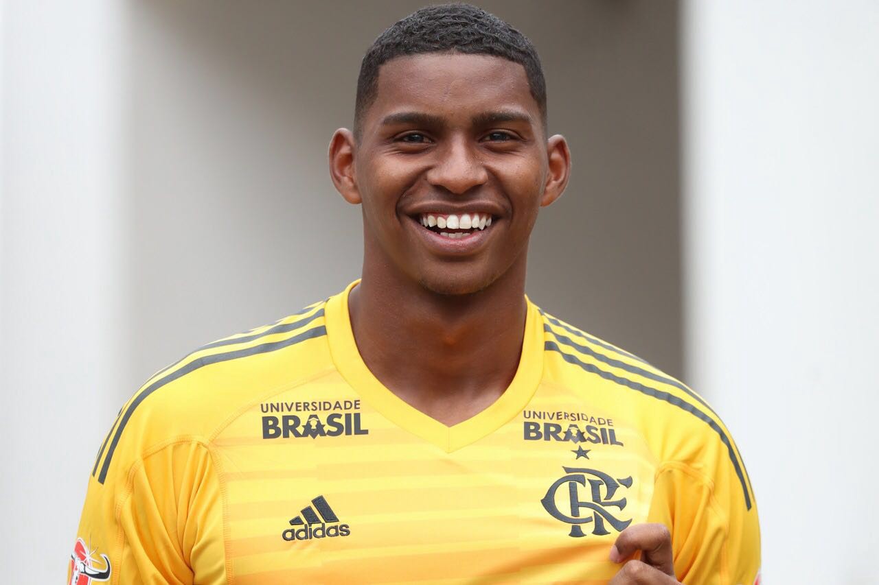 Hugo Souza – Goleiro – Flamengo – 22 anos – Contrato até dezembro de 2025 – Valor de mercado: 4 milhões de euros