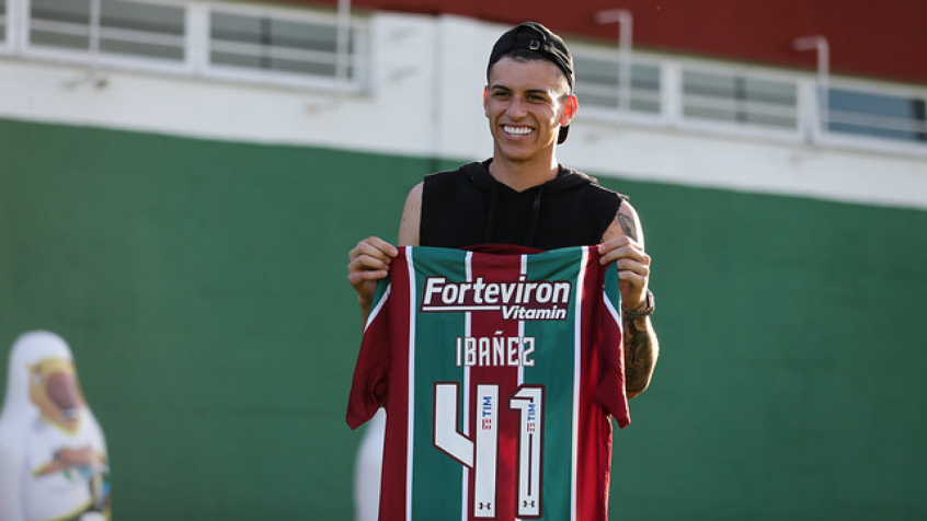 O zagueiro Roger Ibañez saiu do Fluminense para a Atalanta, da Itália, em janeiro de 2019. O clube carioca tinha 70% dos direitos na época. Atualmente ele está na Roma.