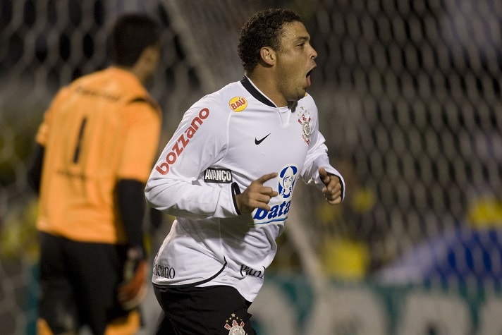 Jogo de ida da final da Copa do Brasil 2009 - Corinthians 2 x 0 Internacional - gols de Ronaldo e Jorge Henrique (17/6/2009)