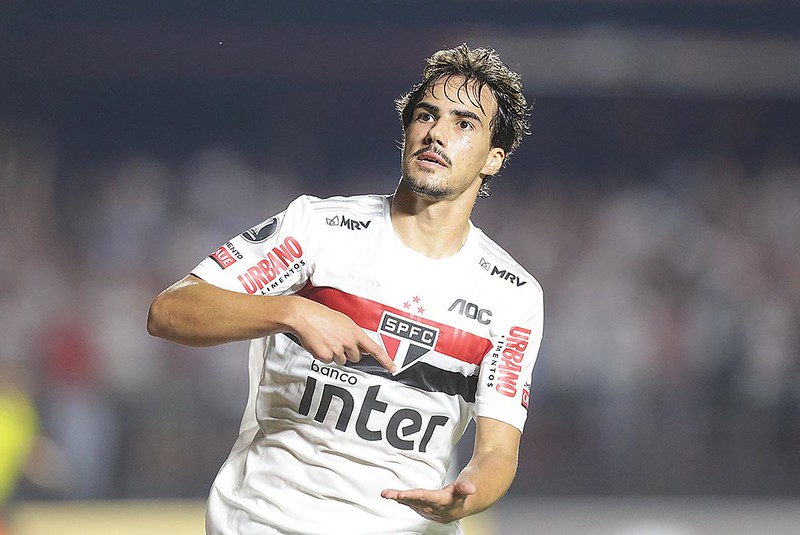 Igor Gomes - São Paulo - Meia - 21 anos: Chamado de ‘novo Kaká’, o jogador foi elogiado pelo jornal e teve sua semelhança com o ídolo do Milan lembrada. O “As” também elogiou sua capacidade de ajudar na marcação como ponto positivo.