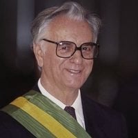 Itamar Franco era o presidente da República desde dezembro de 1992, quando Collor sofreu impeachment. Além do combate à inflação e à fome, ele contribuiu para que o Fusca voltasse a ser fabricado.