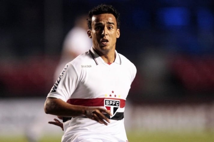 Jadson - Uma das grandes trocas em 2014 envolveu São Paulo e Corinthians. Jadson, que já não tinha mais vínculo com o Tricolor, foi para o Timão, e Alexandre Pato foi emprestado ao São Paulo.