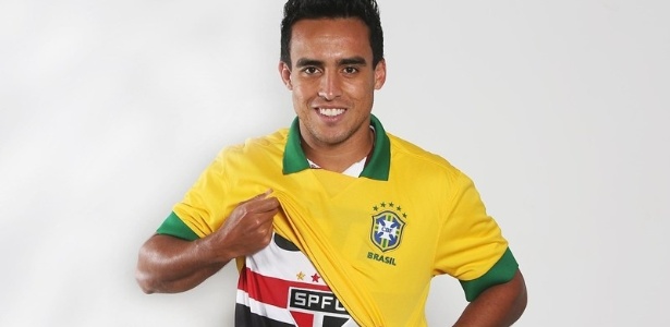 14) Jadson - representou o São Paulo em 4 jogos da Seleção Brasileira neste século, entre os anos de 2012 e 2013.