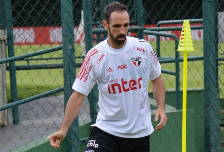 O São Paulo optou por não renovar o contrato do lateral espanhol Juanfran. O vínculo do jogador com o clube se encerrou no final do Campeonato Brasileiro, em fevereiro de 2020.