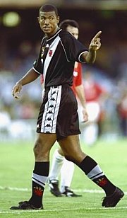 Júnior Baiano - Alternava entre a boa técnica e as "tesouras voadoras". Passou basicamente só a temporada 2000 em São Januário. Entrou no decorrer da partida.