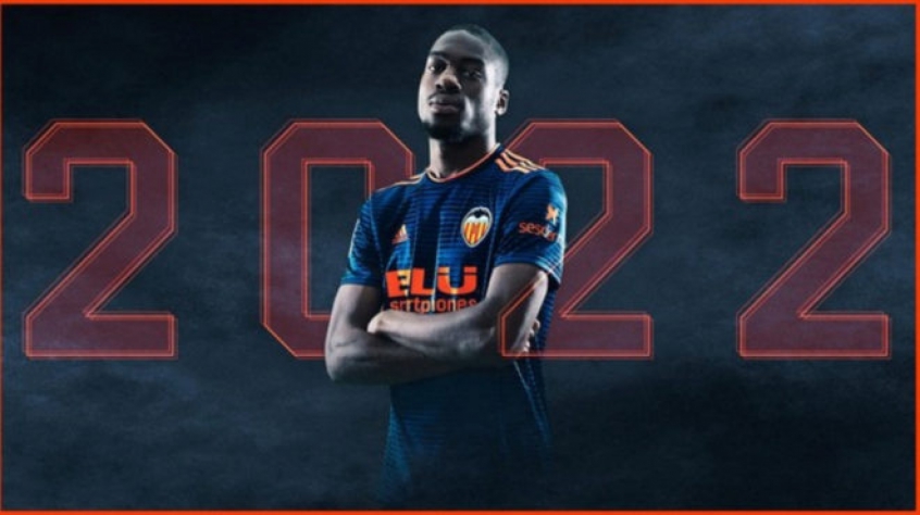 9º – Geoffrey Kondogbia - O Atlético de Madrid exerceu uma opção da La Liga que permite contratar fora da janela de transferências, em caso de perda de jogador pelo pagamento da multa rescisória, como aconteceu com Thomas, que foi para o Arsenal. Kondogbia custou 15 milhões de euros (R$ 98 milhões) ao clube espanhol.